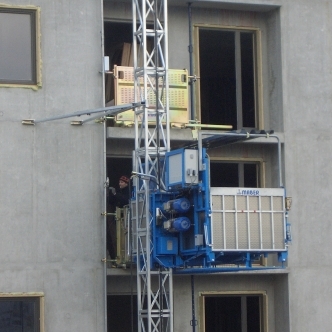 Large Platform Hoists 500kg – 2000kg